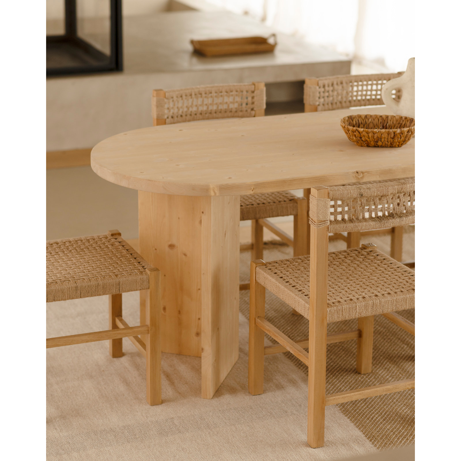 Table à manger en bois massif ton chêne moyen en différentes tailles