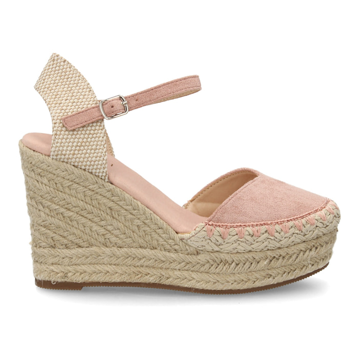 Alpargata de cuña alta de esparto con cierre de hebilla