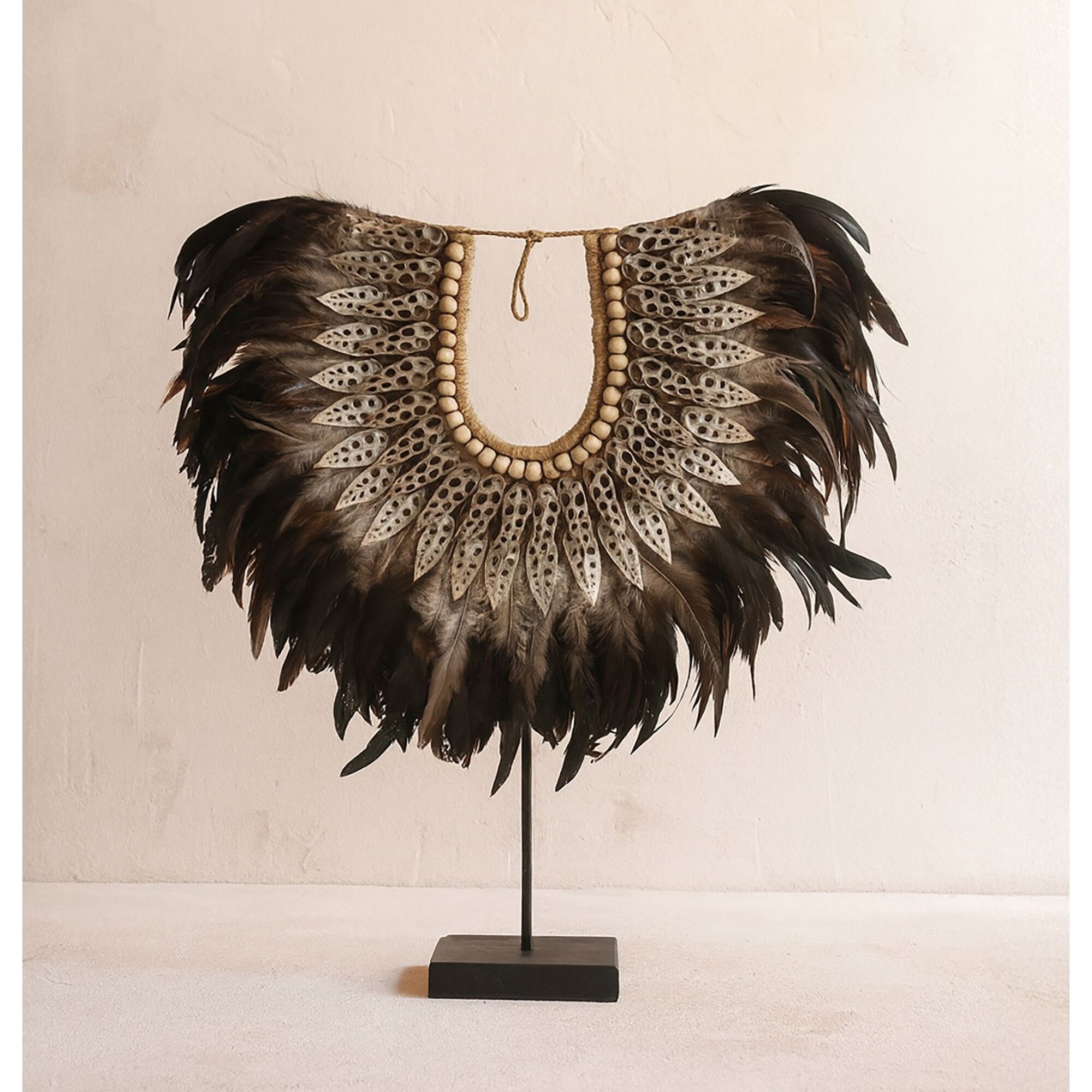 Collier en plumes et coquillages noirs PAPUA