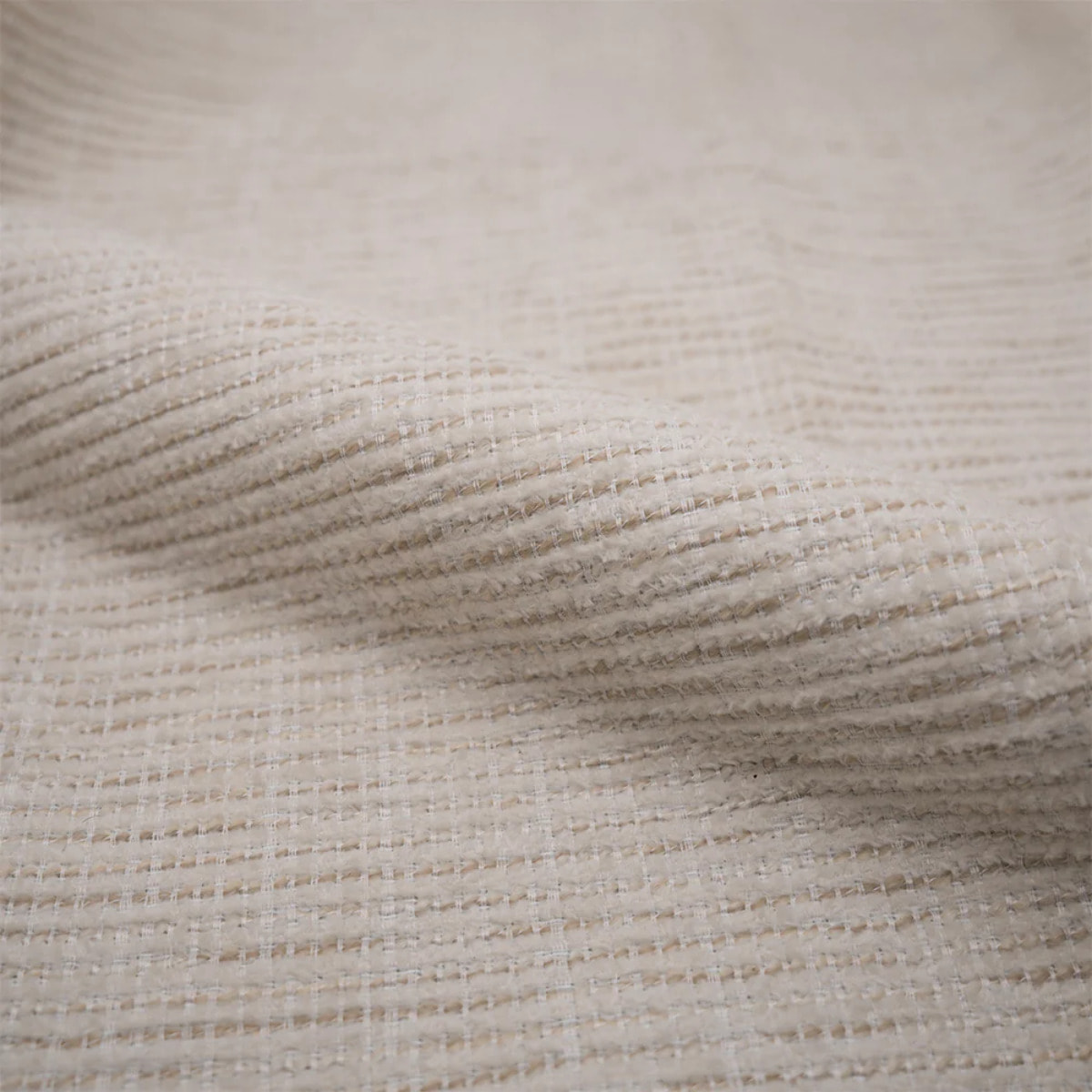 Fauteuil en tissu blanc chiné et pieds en métal noir - Socky