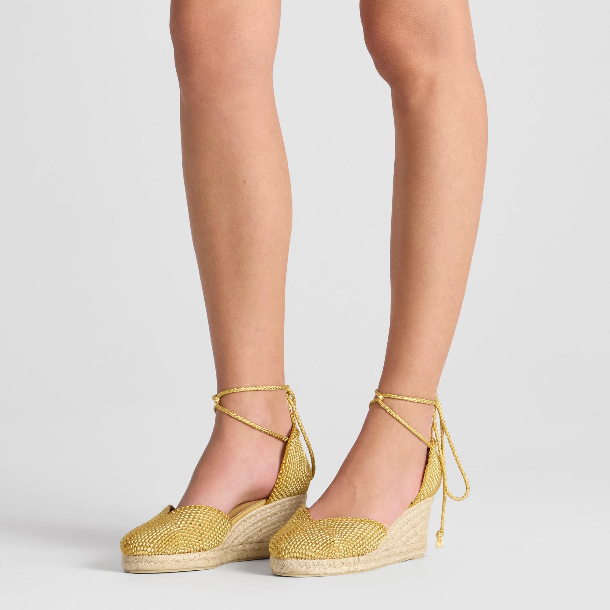 Alpargata Cora cuña de yute con rayón trenzado, cintas y escote en V con hilos metalizados