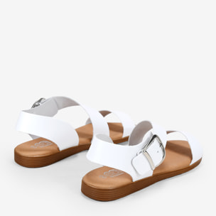 Sandalias blancas en piel con hebilla
