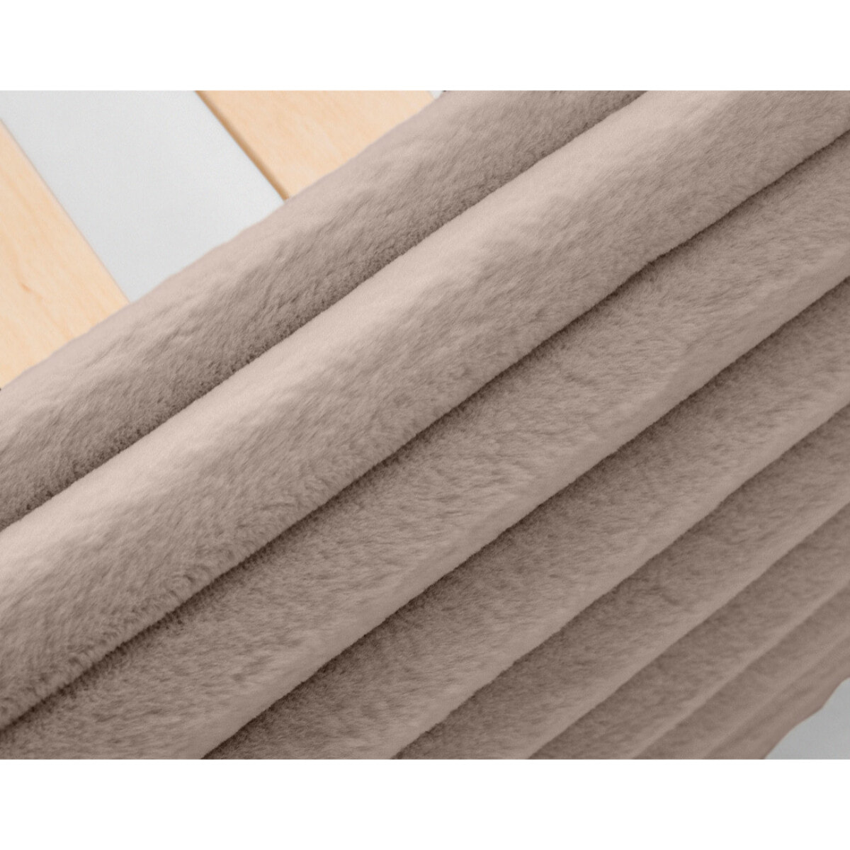 Cristal - lit coffre - 140x200 - sommier inclus - fausse fourrure côtelée - Taupe