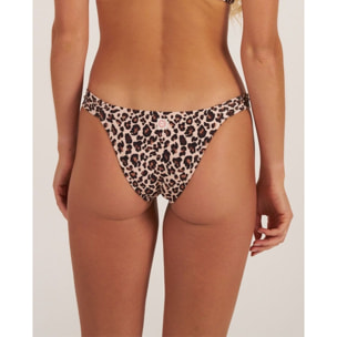 Braga de bikini con corte semi brasileño.