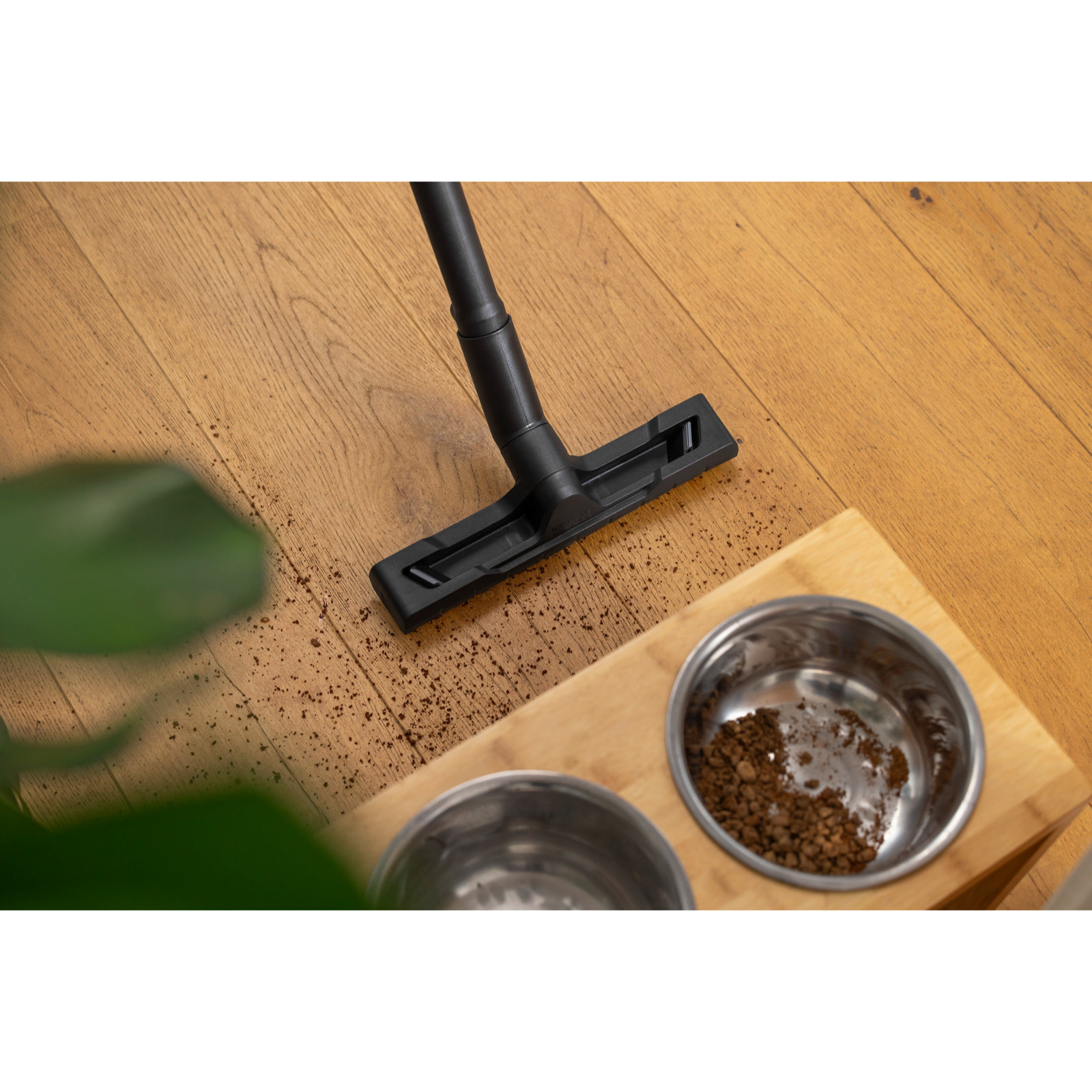 Shampouineuse Karcher SE 4- aspirateur injecteur extracteur - Puissance 1000W- double réservoir 2x4L- détacheur tapis moquette