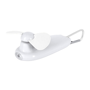 Ventilador portátil con linterna LED integrada y mosquetón para transporte.