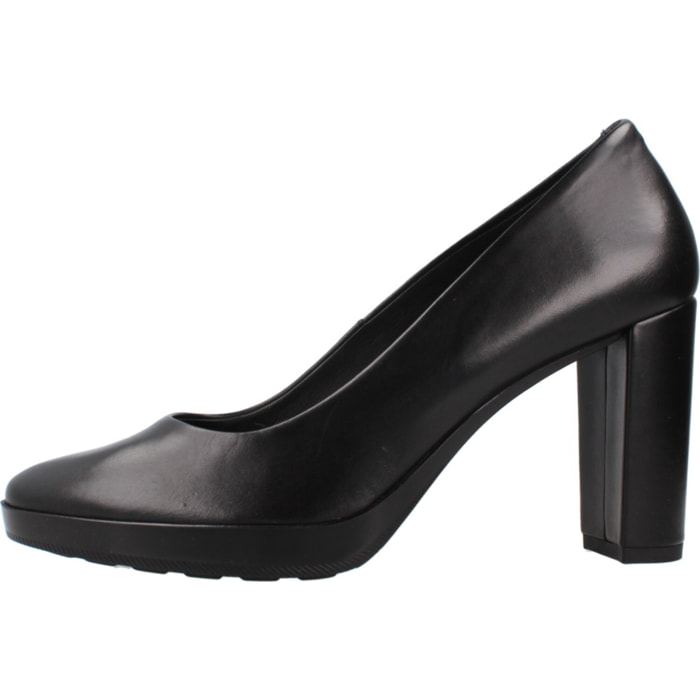 Salones Mujer de la marca GEOX  modelo D35TFA 000Y3 NEGRO