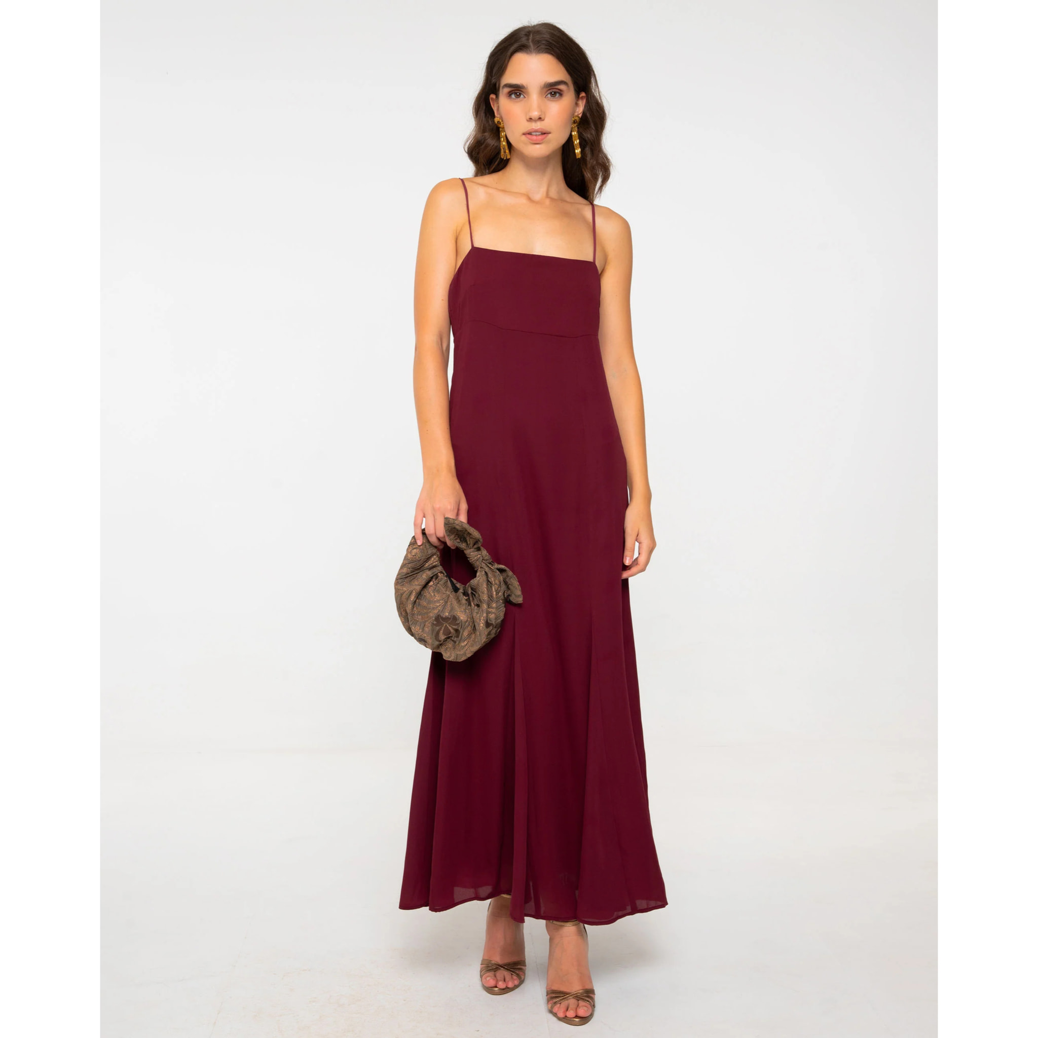 Vestido midi de corte imperio con tirantes