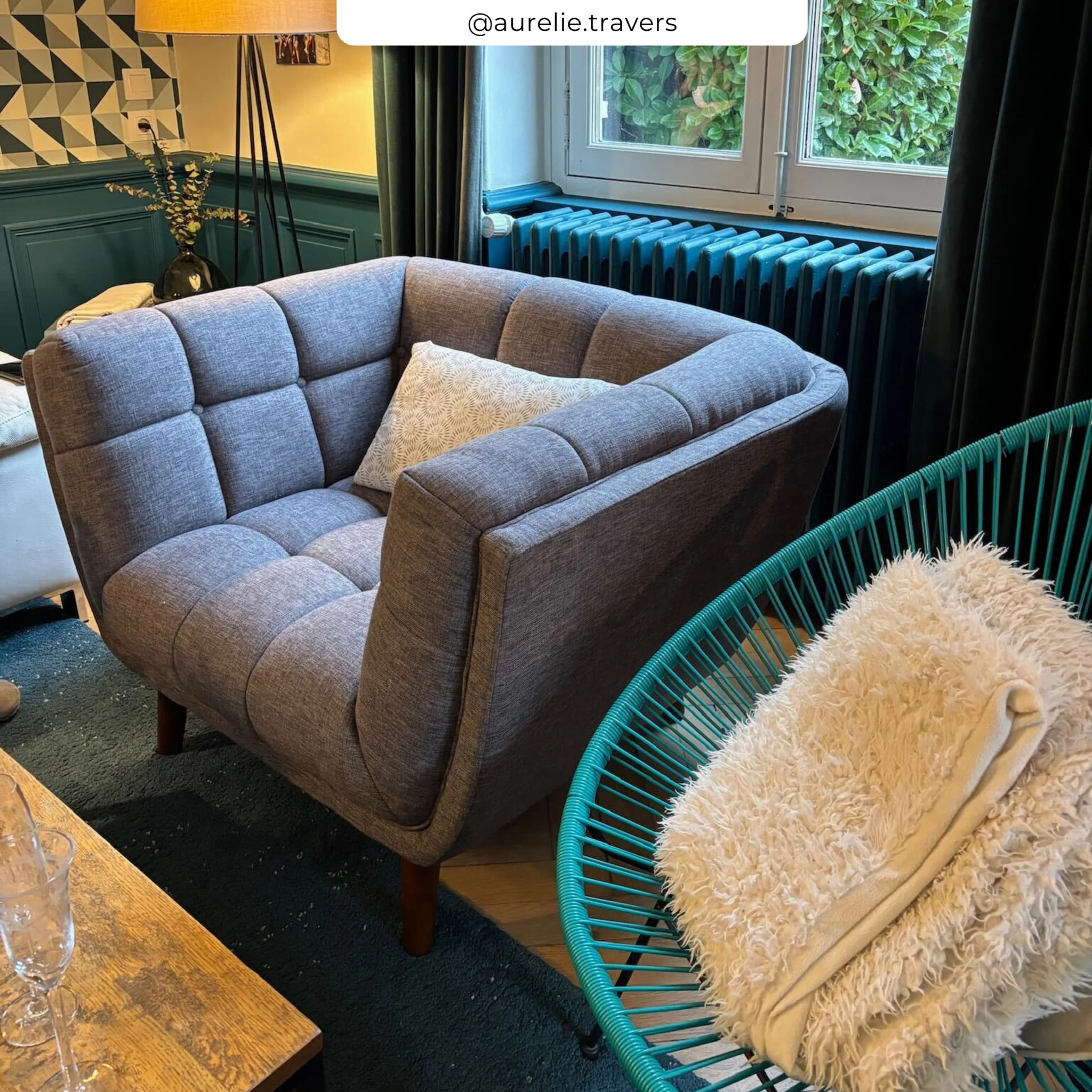 Fauteuil capitonné en tissu gris - Carmen