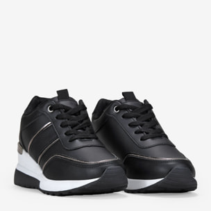 Zapatillas negras con cordones y cuña