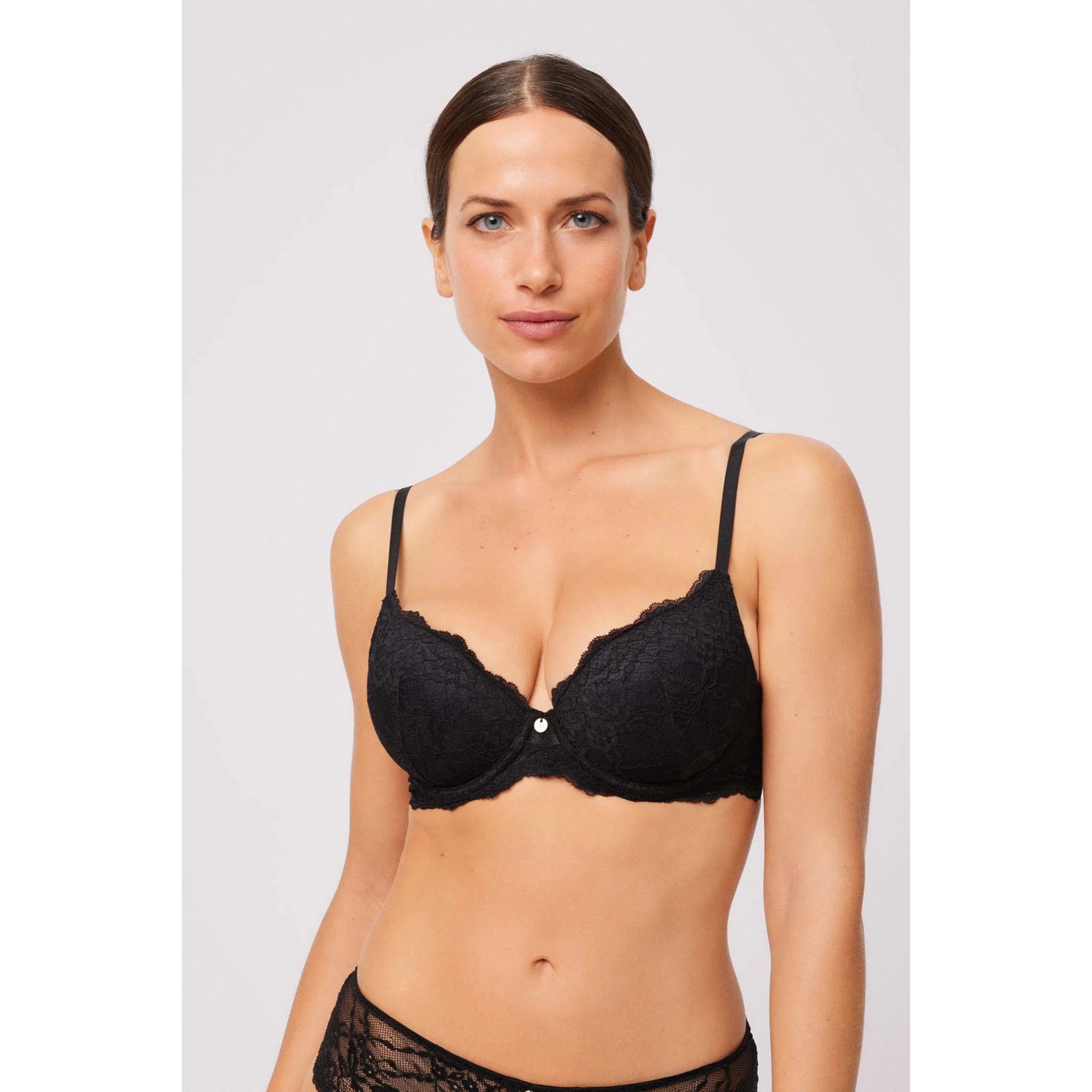 Reggiseno imbottito con ferretto in pizzo nero, coppe B e C