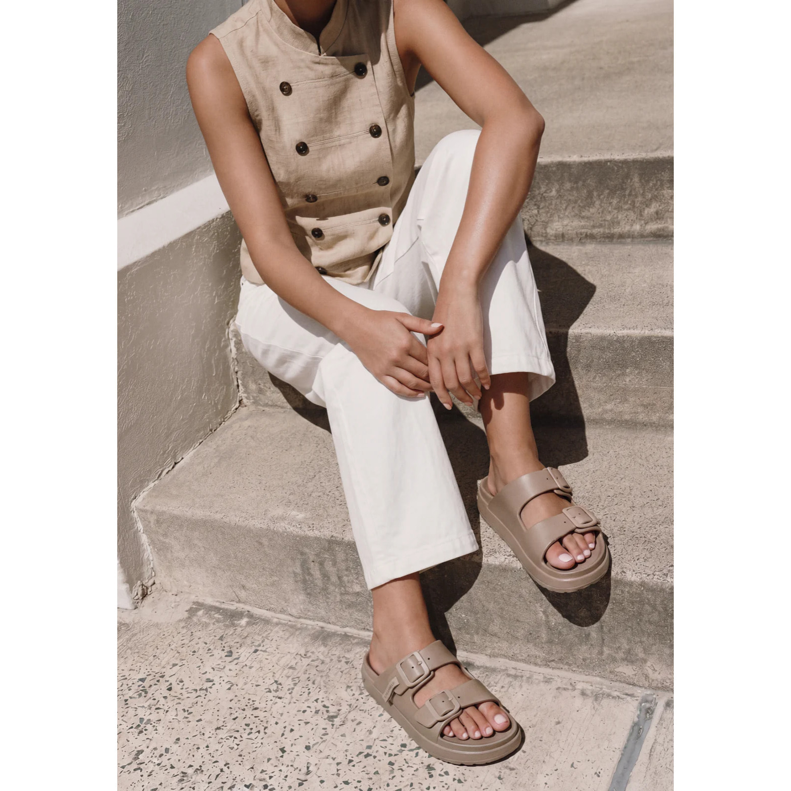 Sandalias Abiertas Unisex Hebilla Ajustable Vibe Taupe