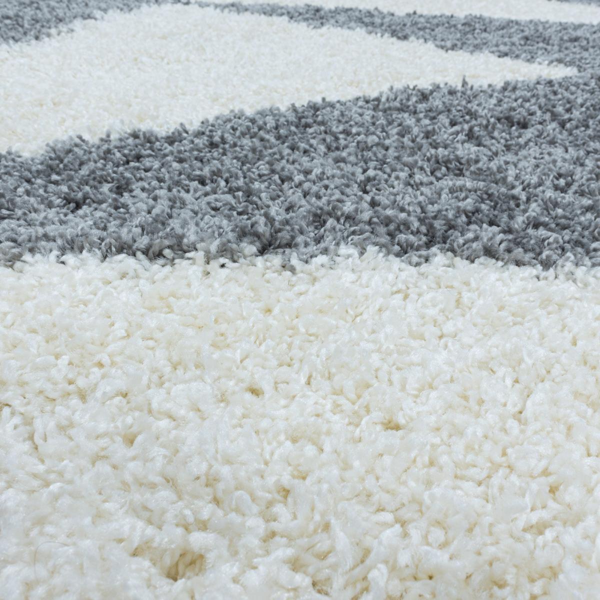 Tapis shaggy tissé motif géométrique MERA