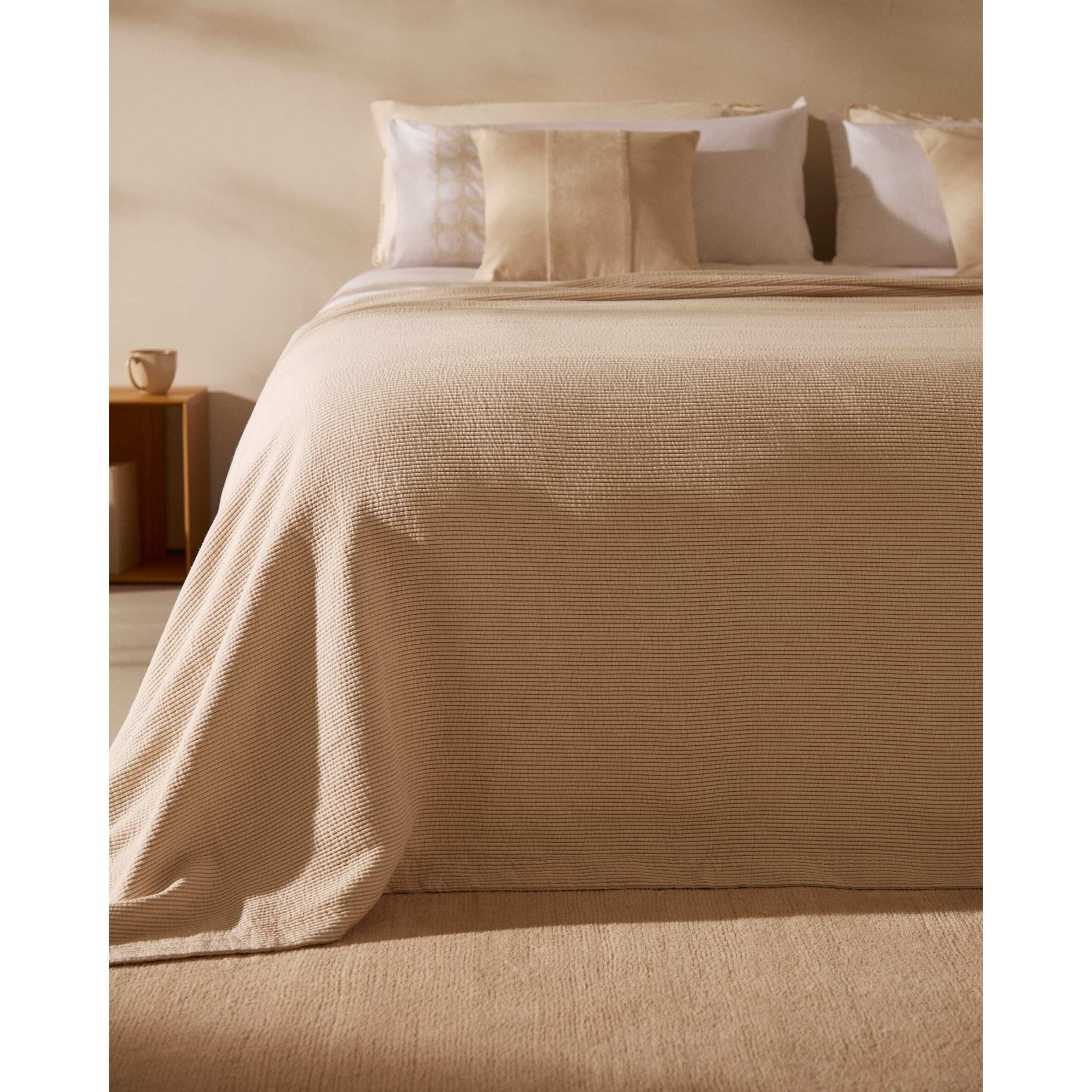 Colcha Bedar 100% algodón beige para cama de 90/135 cm