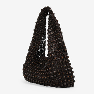 Bolso de hombro marrón con bolas de madera