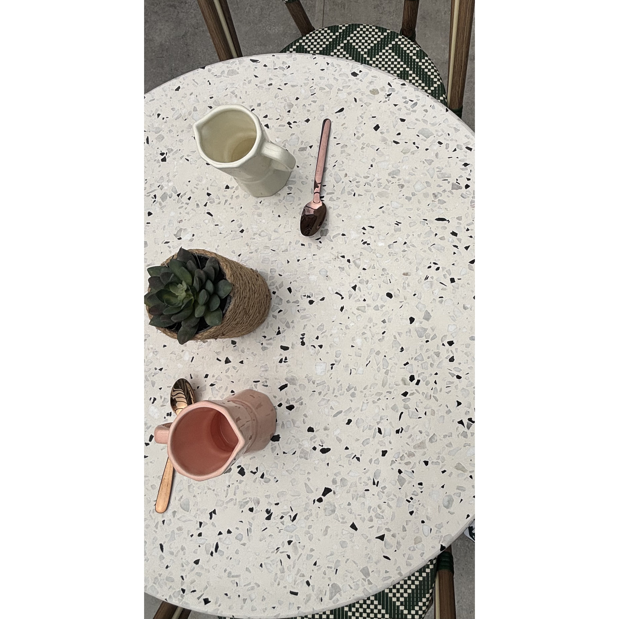 BISTRO - Ensemble repas de jardin 2 places en acier et plateau en terrazzo