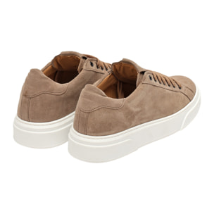 Sneakers stringate in vera pelle scamosciata