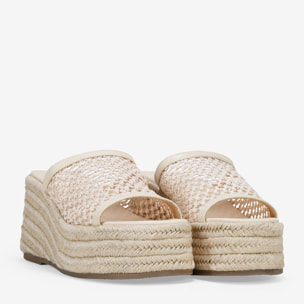 Sandalias de plataforma beige con rejilla y esparto