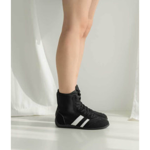 Zapatillas abotinadas negras con cremallera y cordones