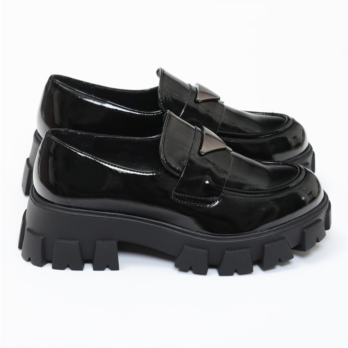 Mocassini platform in simil pelle verniciata con dettaglio color argento