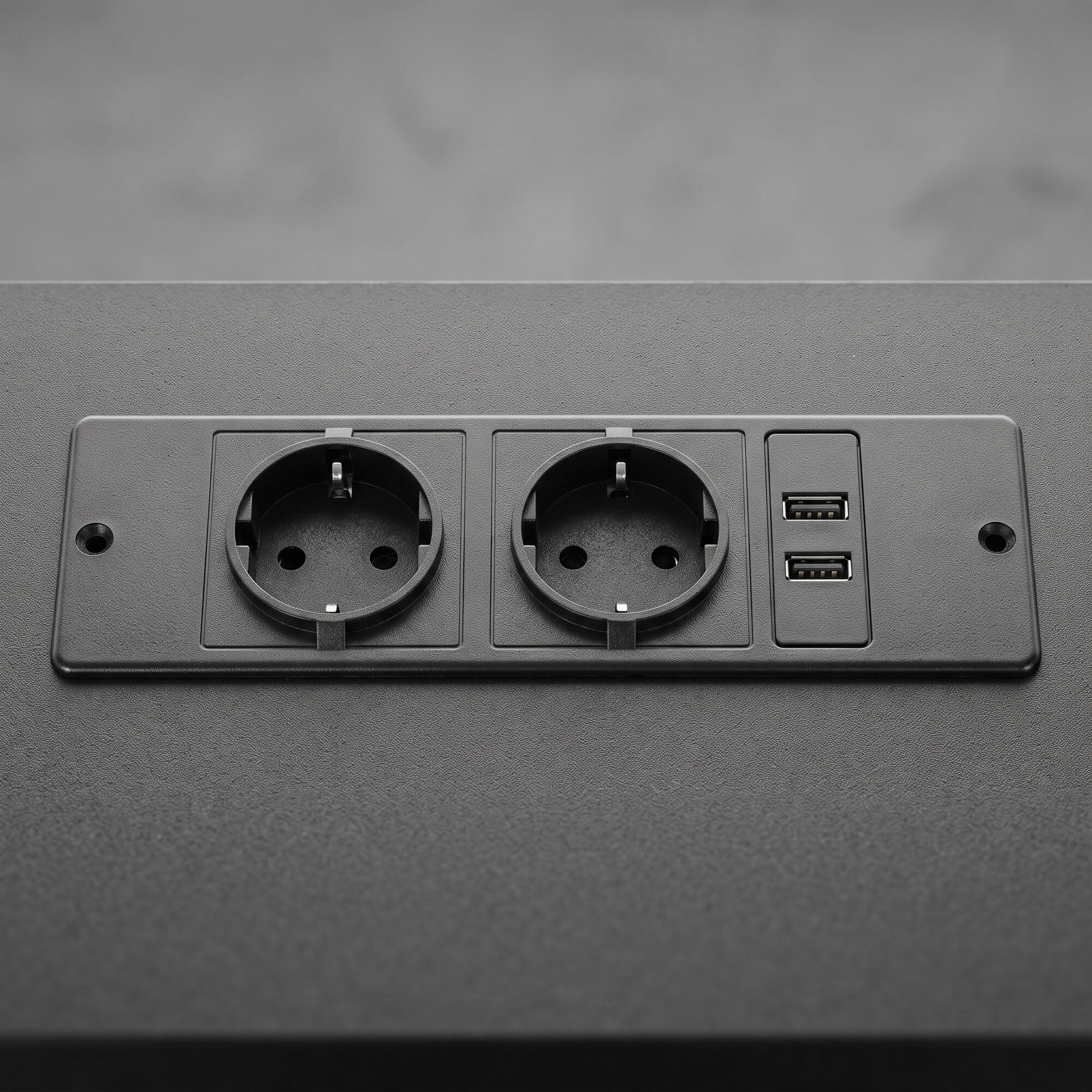 Hariyang - Scrivania in metallo con ripiano in legno 120x50 cm dotata di 2 prese shuko e 2 porte USB