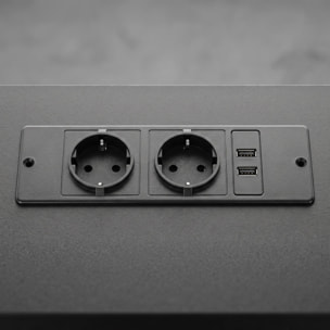 Hariyang - Scrivania in metallo con ripiano in legno 120x50 cm dotata di 2 prese shuko e 2 porte USB