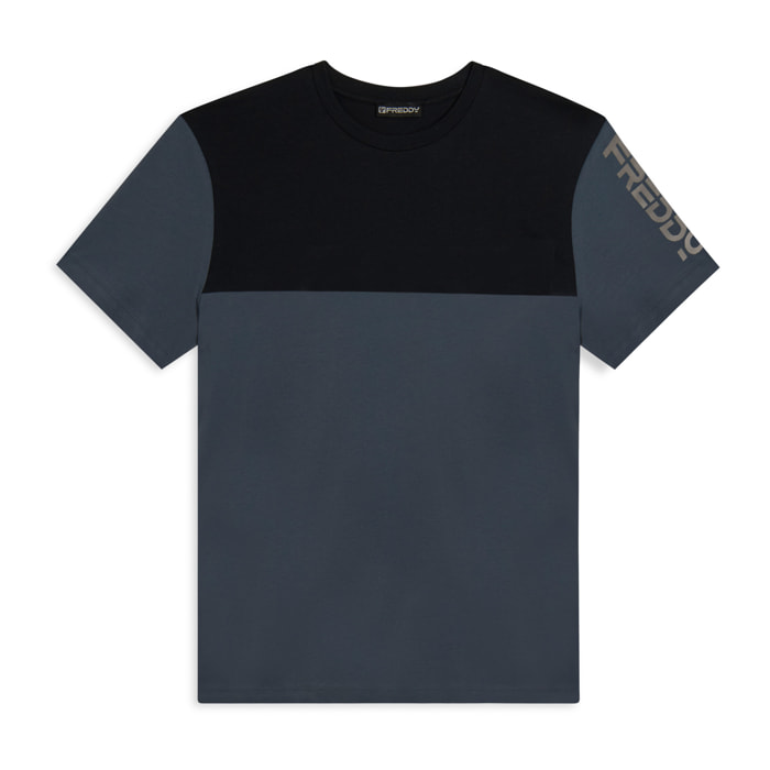 T-shirt colour block con stampa sulla spalla