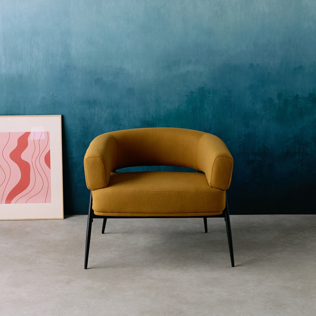 Fauteuil tissu moutarde dossier incurvé piétement métal L 81.5 x P 72.5 x H 69 cm - Cristo