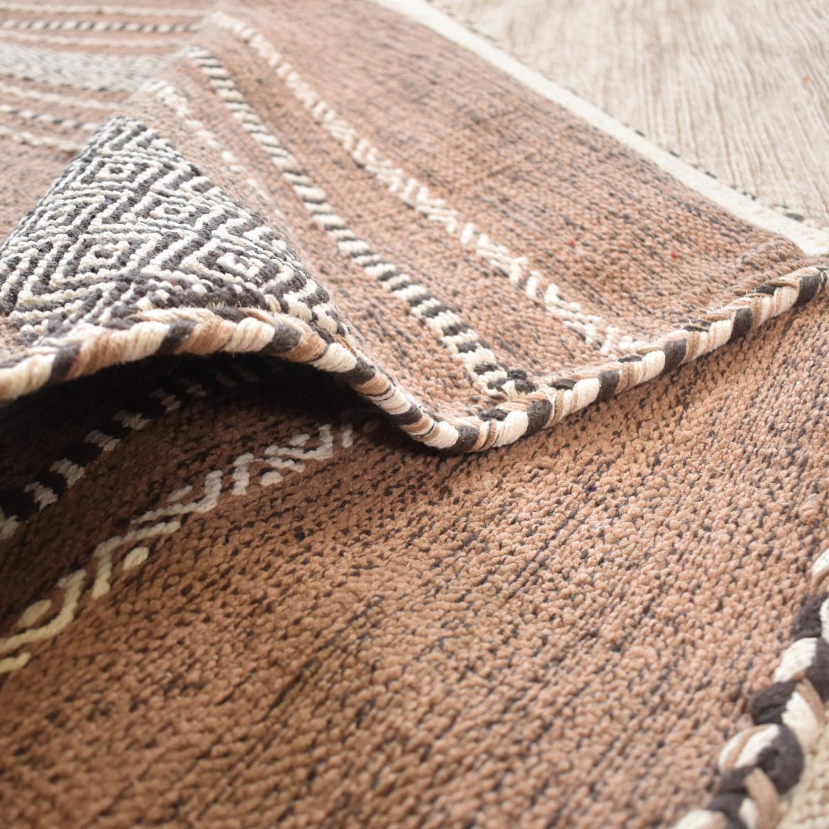 Tapis Buvo tissé à la main en Coton