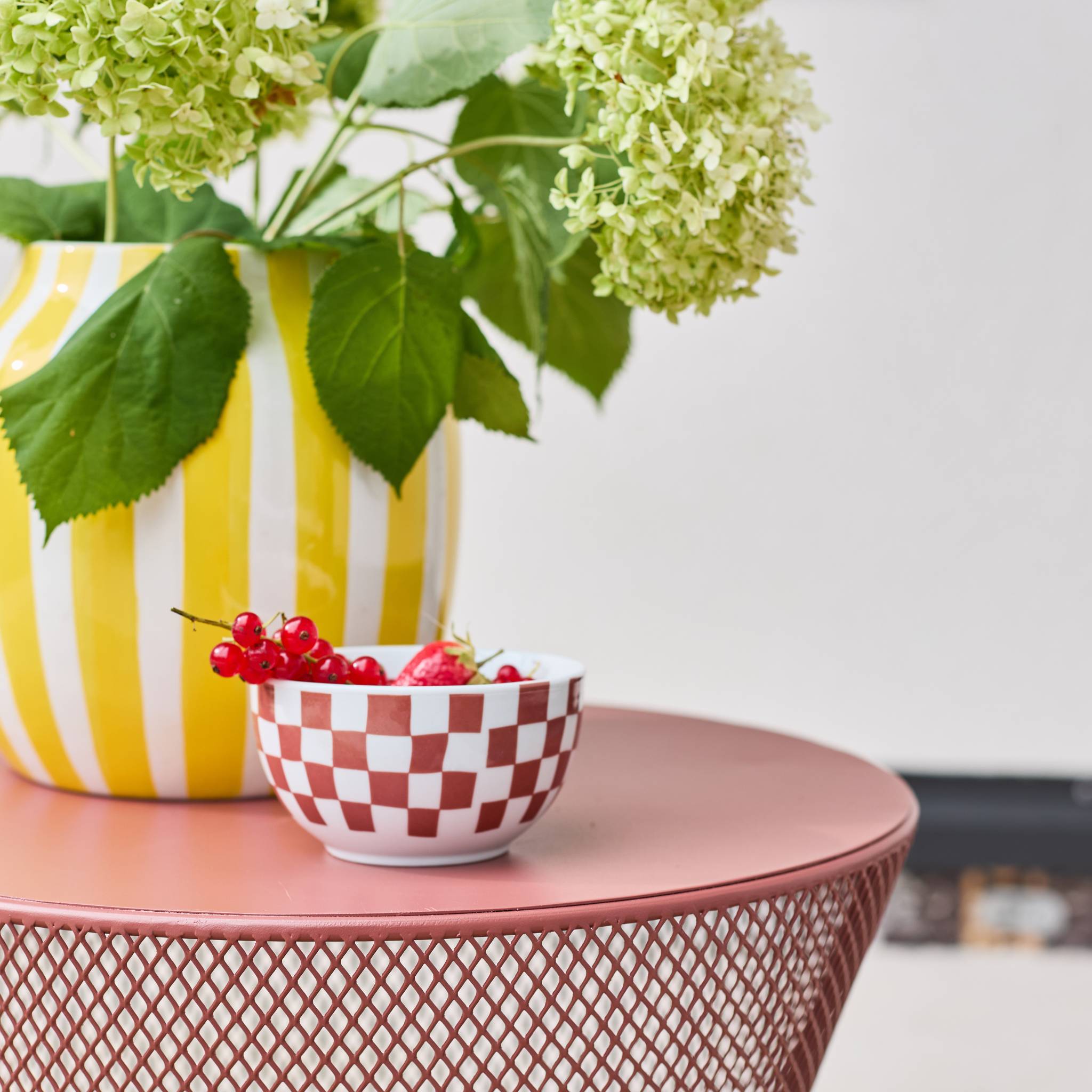 Table d'appoint extérieure acier effet grillagé TIVO