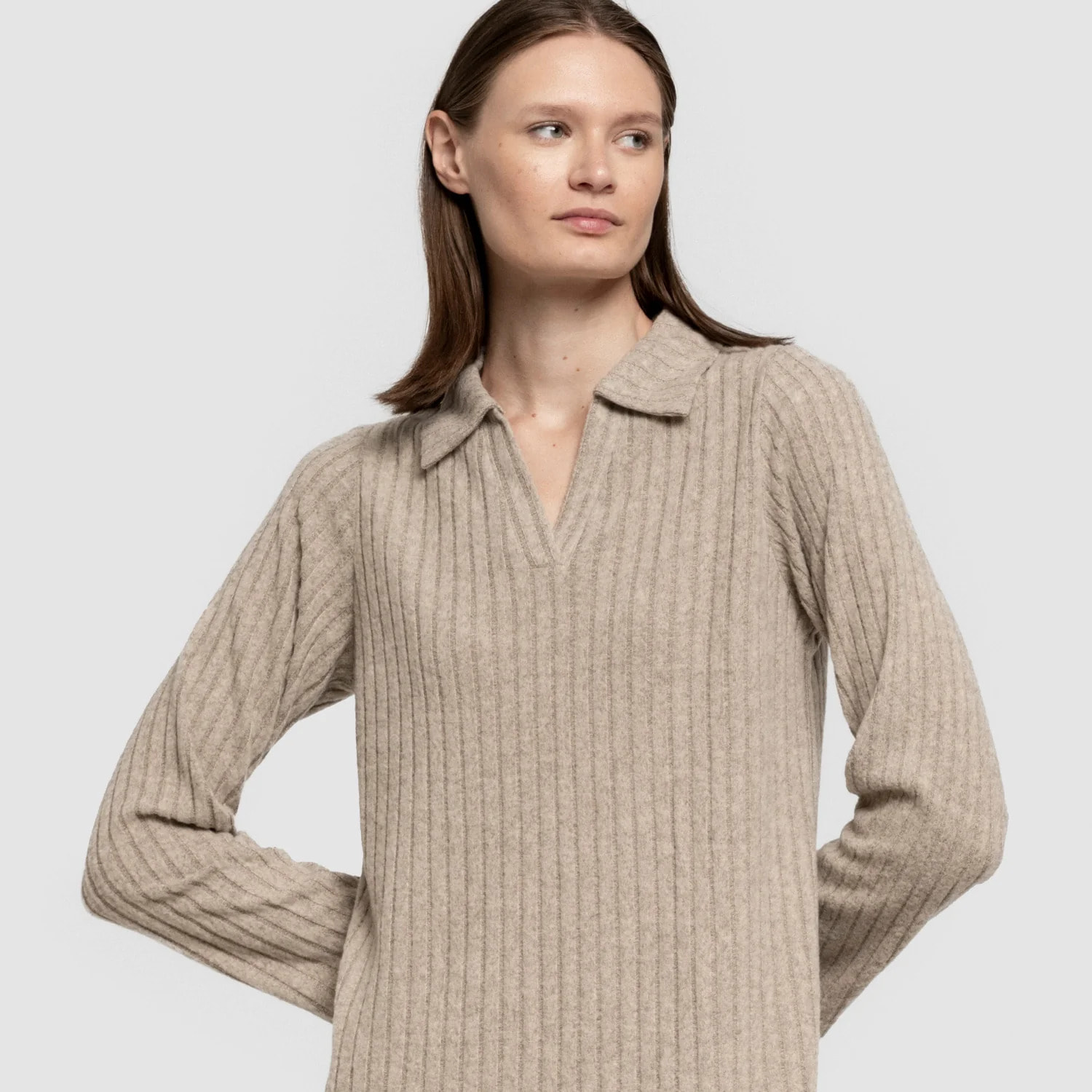 Vestido largo manga larga solapa 4x2 canalé mujer beige