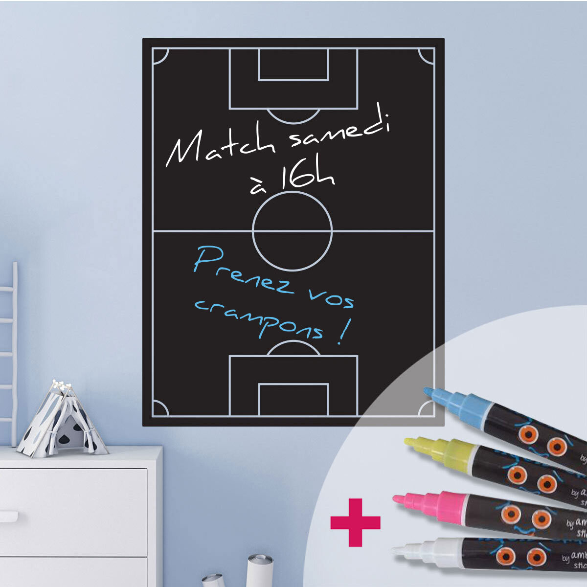 Sticker ardoise tableau noir - stickers muraux adhésif effaçable - TERRAIN DE FOOT + 4 CRAIES LIQUIDES