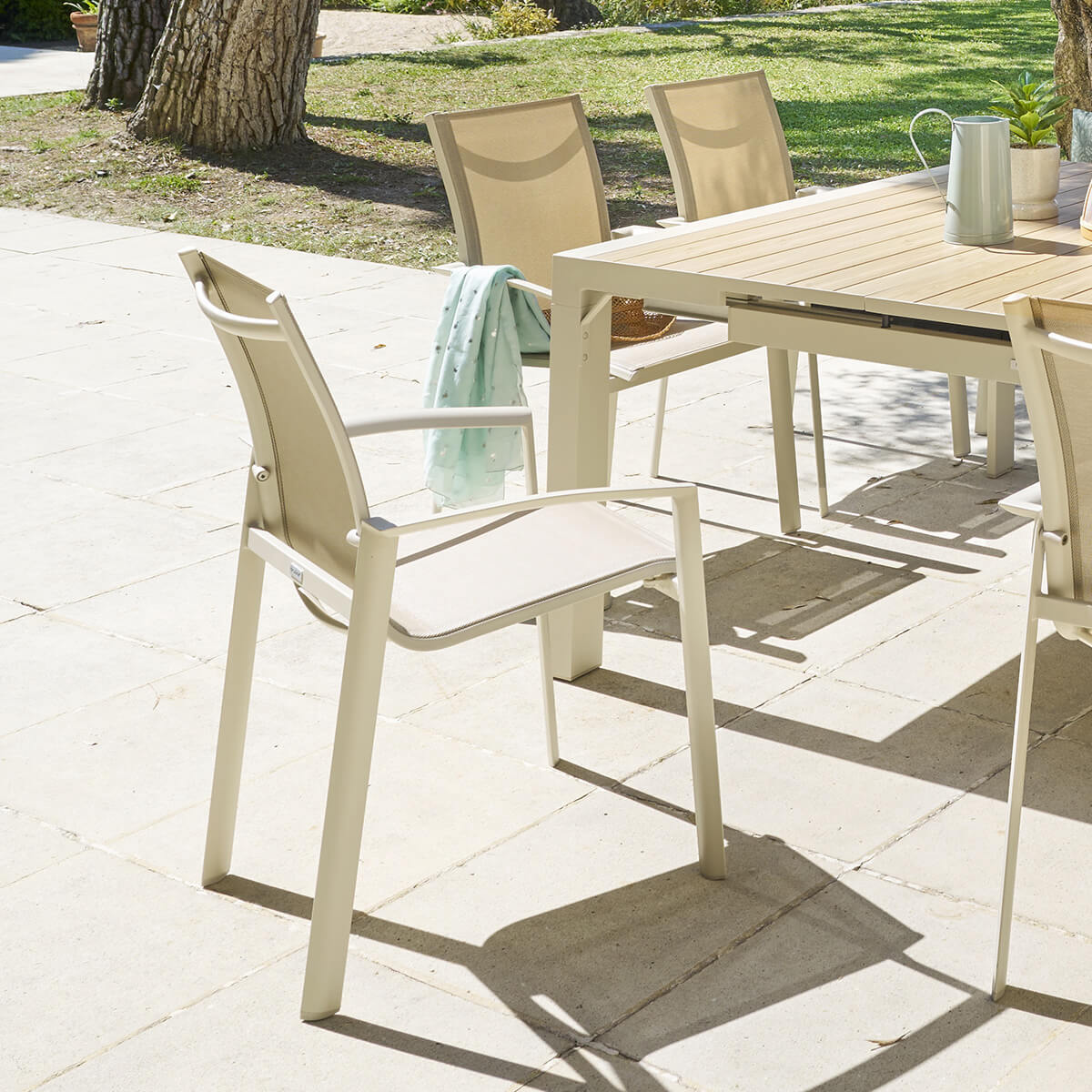 Fauteuil de jardin empilable "Axant" lin & argile en alumumium