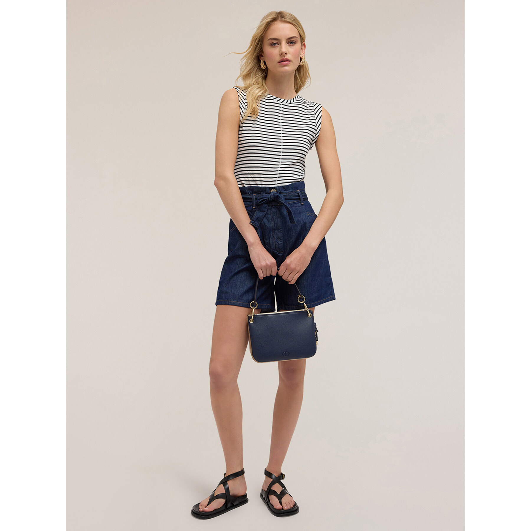 Motivi - Top sin mangas a rayas con pliegues - Negro