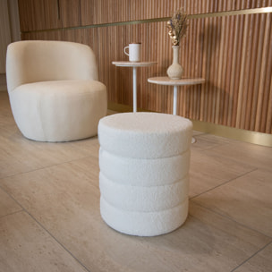 Pouf en tissu teddy blanc et structure en bois MALO