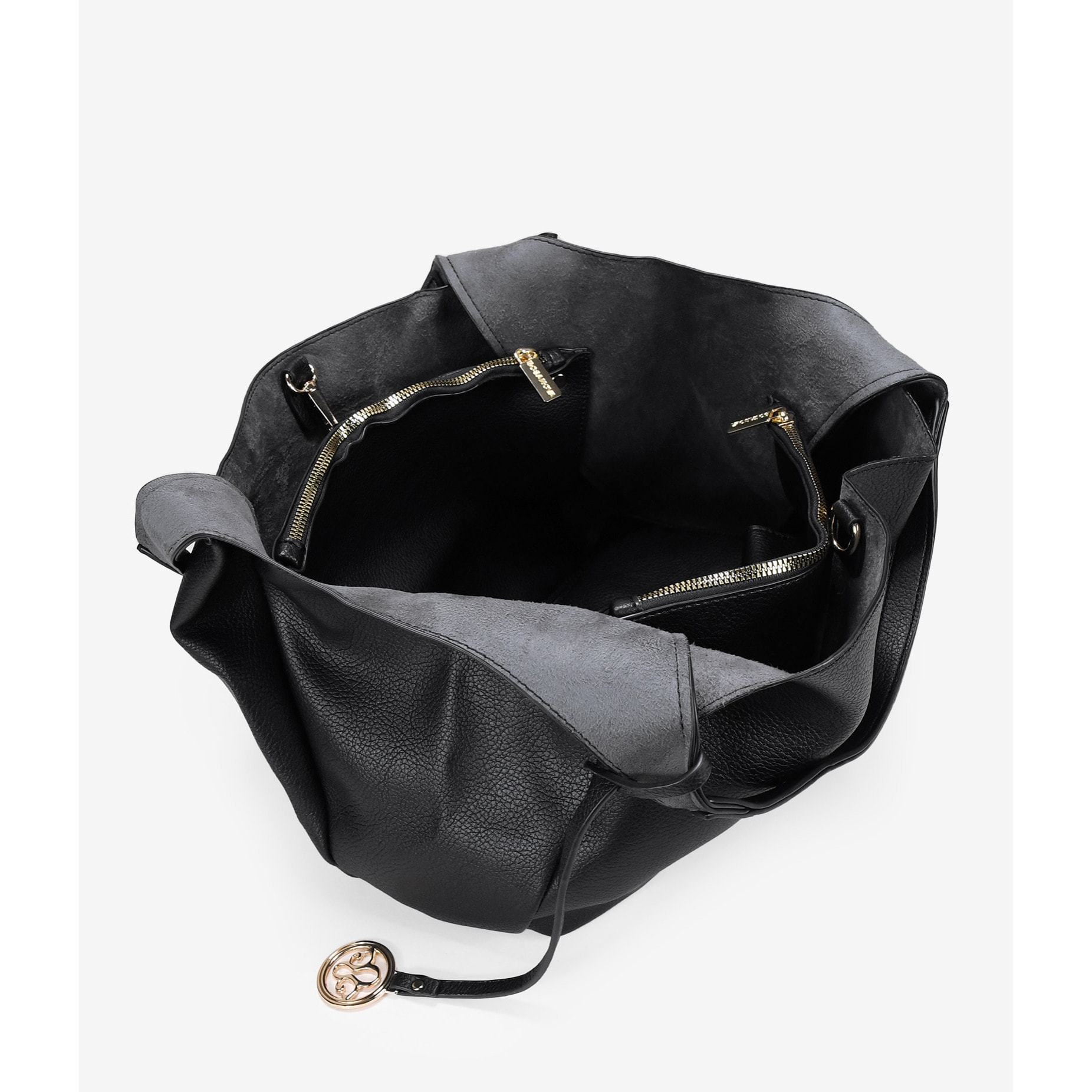 Bolso de hombro negro con tres compartimentos