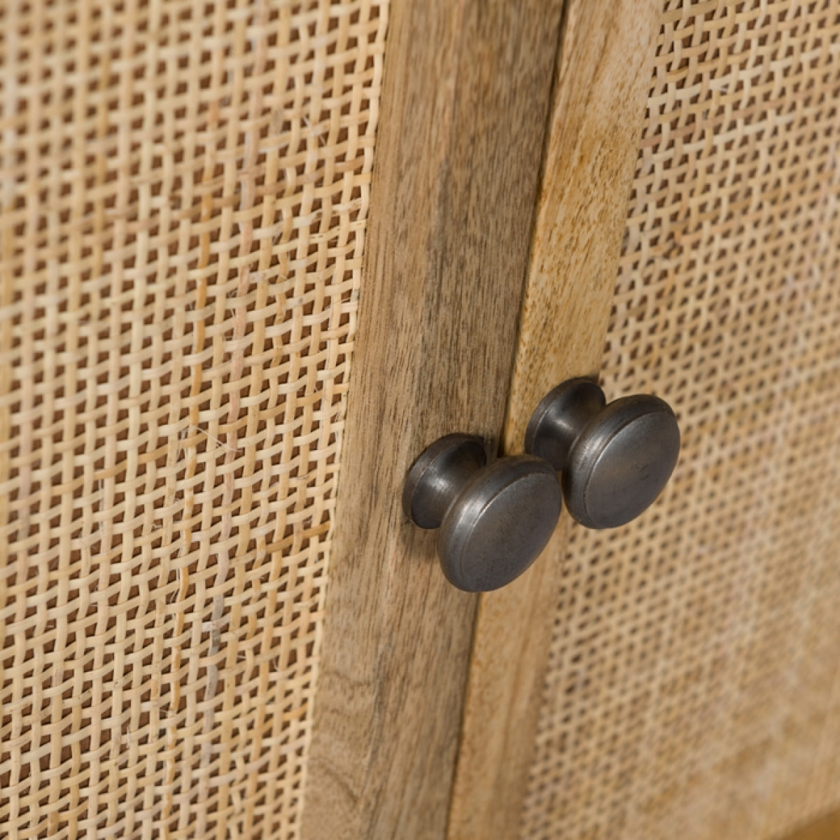 Etagère 6 niches 2 portes en cannage et bois de manguier - Cody