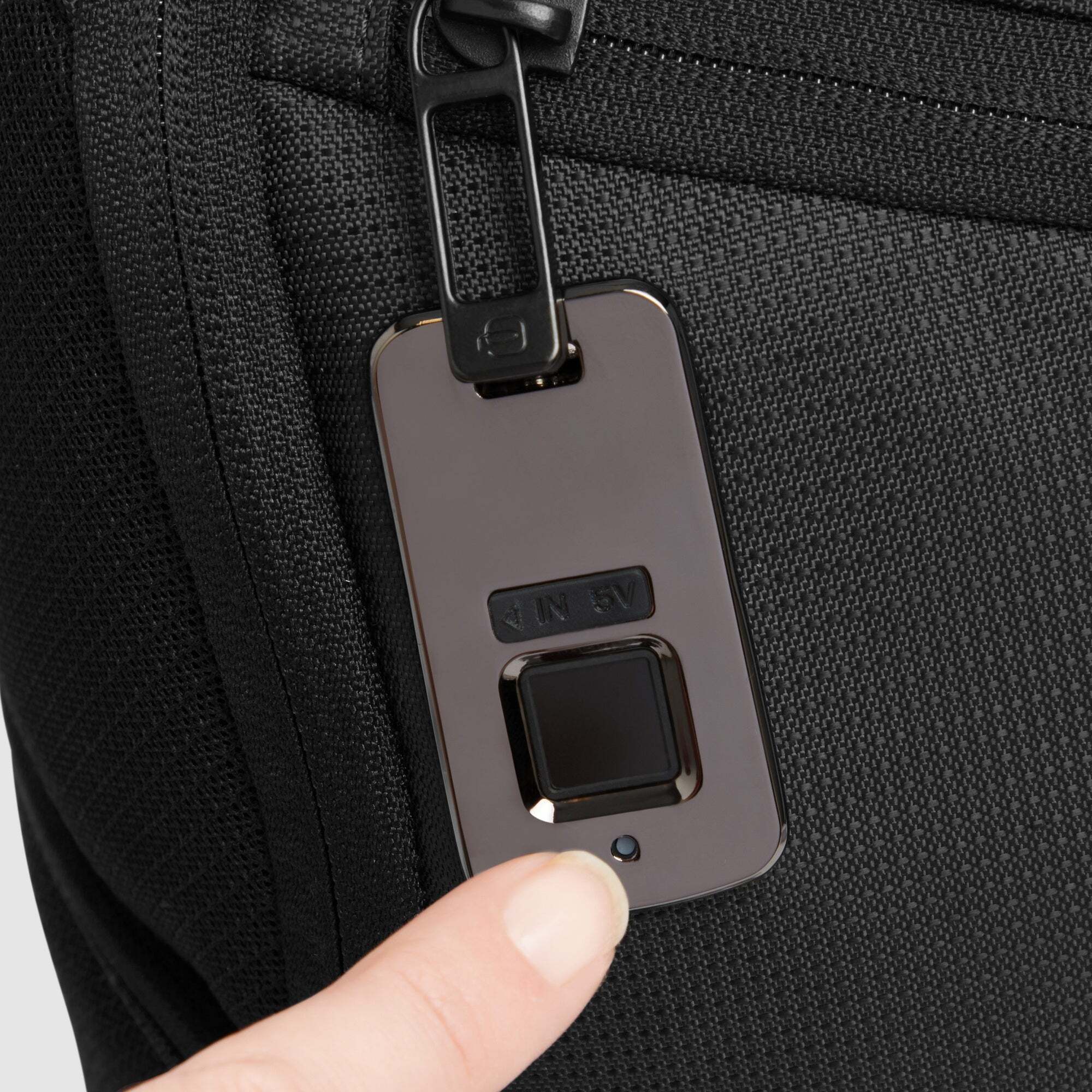Piquadro Zaino monospalla con chiusura a impronta digitale