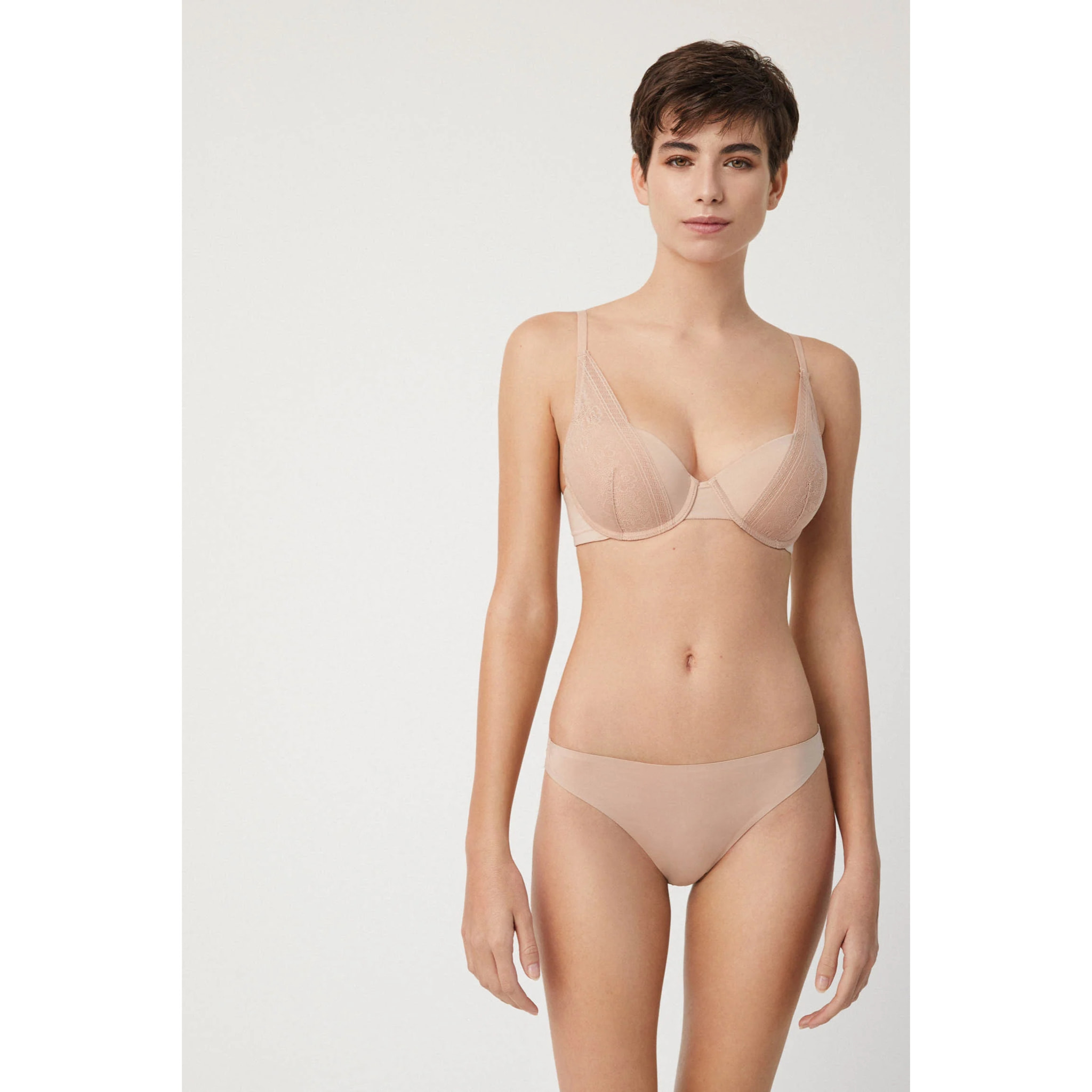 Slip brasiliani invisibili con pizzo beige