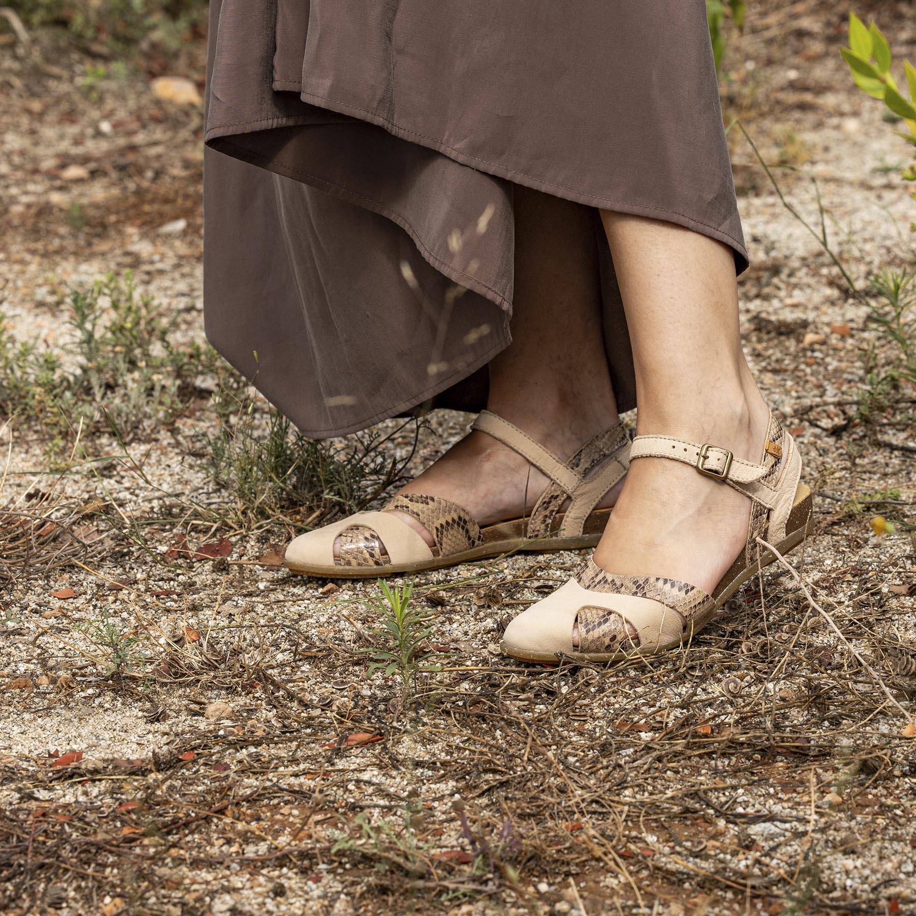 Sandalias N5207S NOBUCK-SNAKE BEIG/ STELLA color Beig