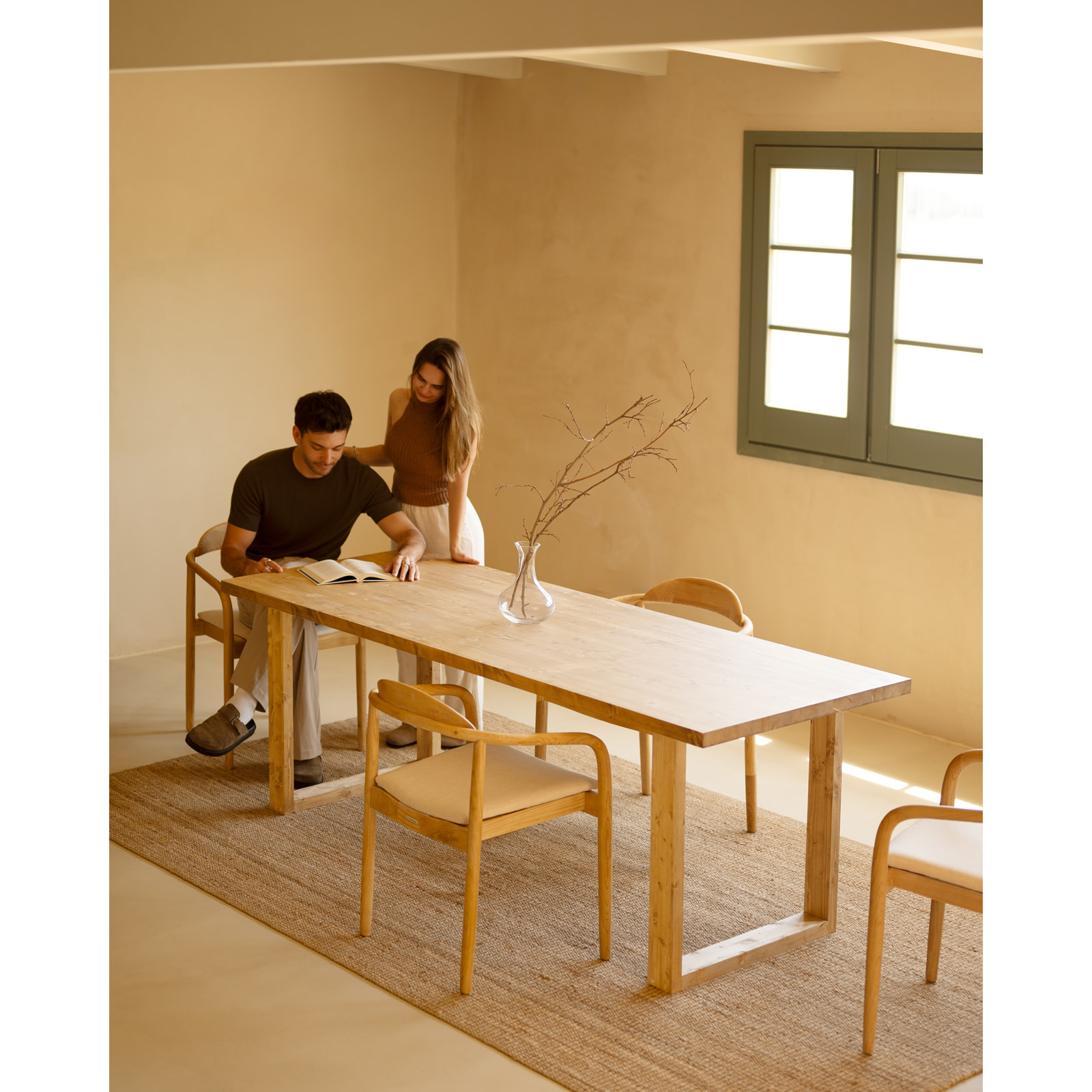 Mesa de comedor de madera maciza en tono roble medio de varias medidas