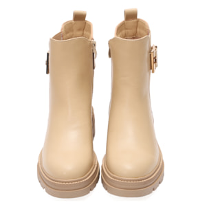 Stivaletto in simil pelle con elastico laterale e fibbia dorata