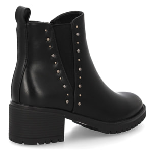 Botín chelsea con tachuelas y elástico