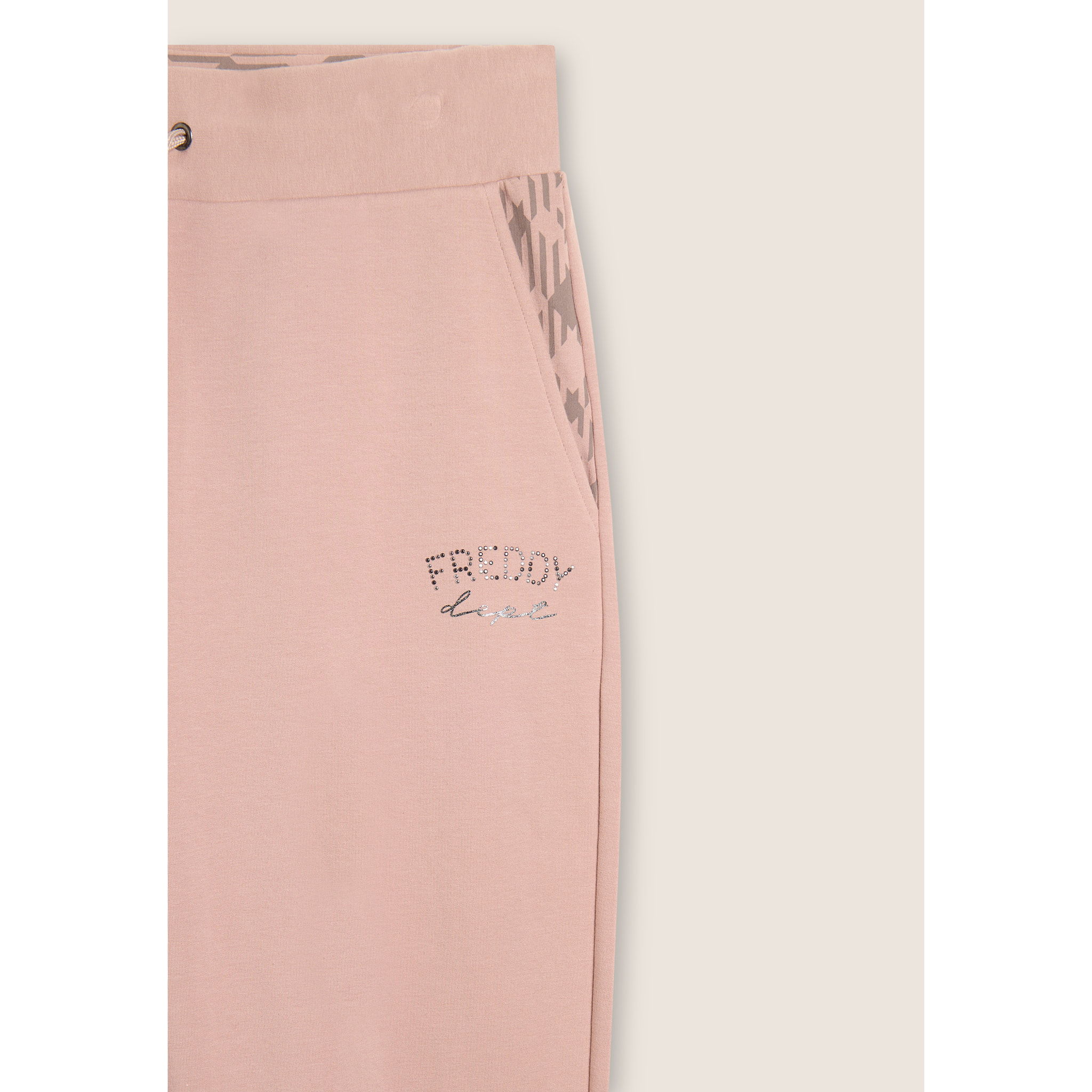 Pantaloni con spacchi laterali sul fondo