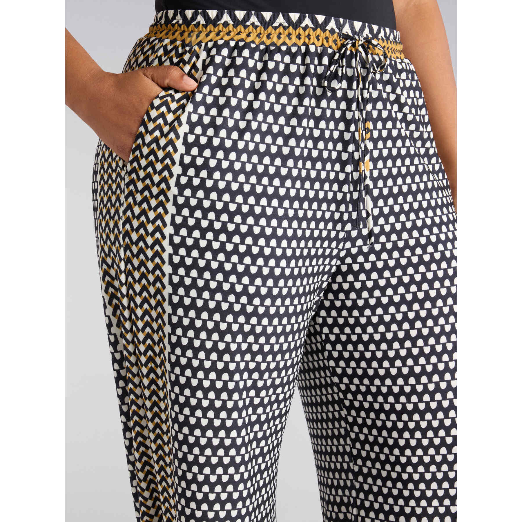 Fiorella Rubino - Pantaloni stampa tribal - Nero