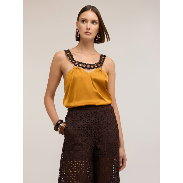 Motivi - Top de raso con detalle metálico - Amarillo