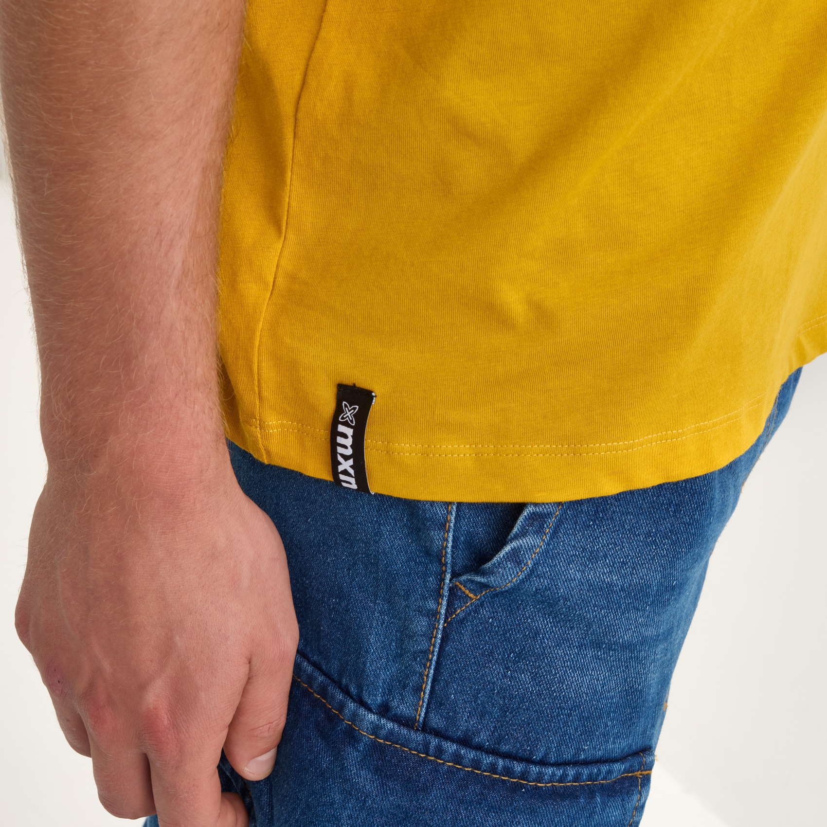Camiseta MUNICH Anyone streetwear hombre de algodón orgánico mostaza