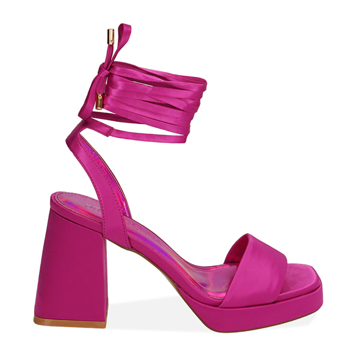 Sandali neri lace-up in raso, tacco 9 cm