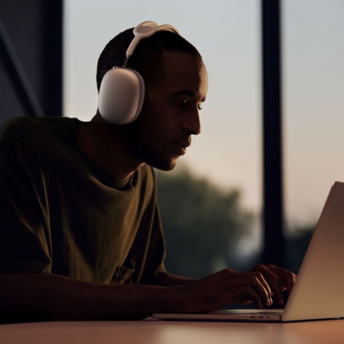 Casque APPLE AirPods Max Bleu Ciel