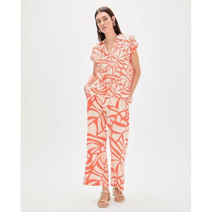 Blusa a collo alto con stampa a foglie